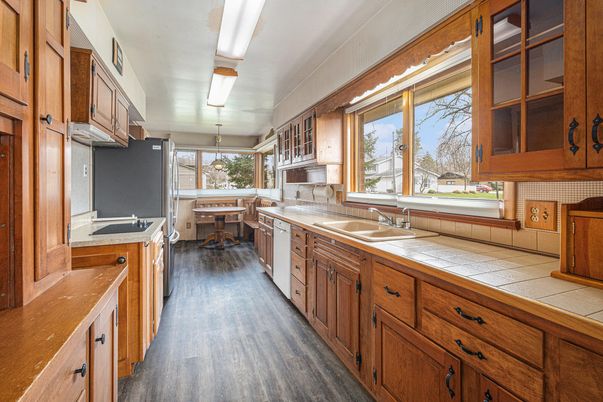 Dining room, Interior, Kitchen, Pendant Lights, Tile Countertops, Wood Texture Flooring
