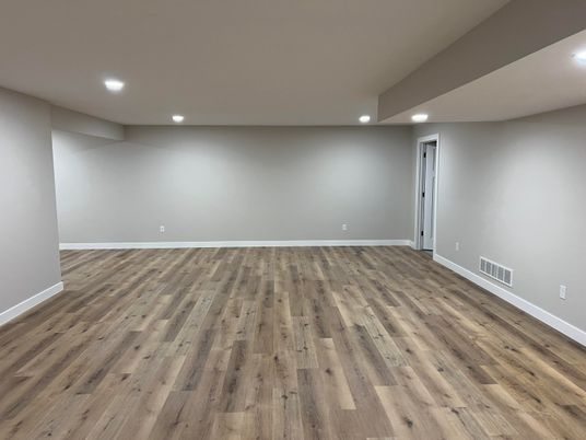 Empty room, Interior, Recessed Lighting, Wood Texture Flooring