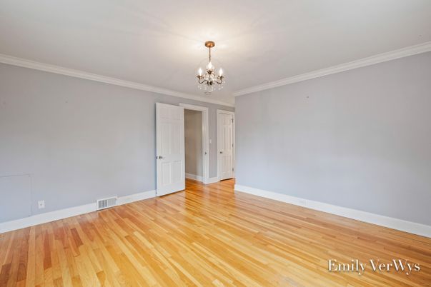 Chandelier, Empty room, Interior, Wood Texture Flooring