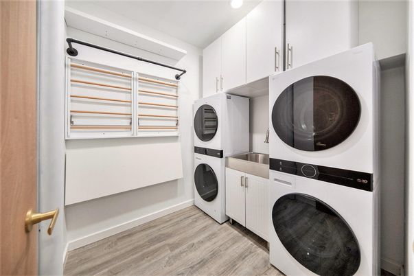Interior, Utility Closets, Washer, Wood Texture Flooring