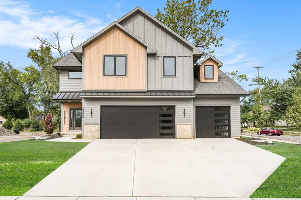 Attached, Exterior, Facade, Farmhouse