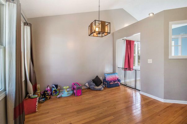 Interior, Pendant Lights, Wood Texture Flooring