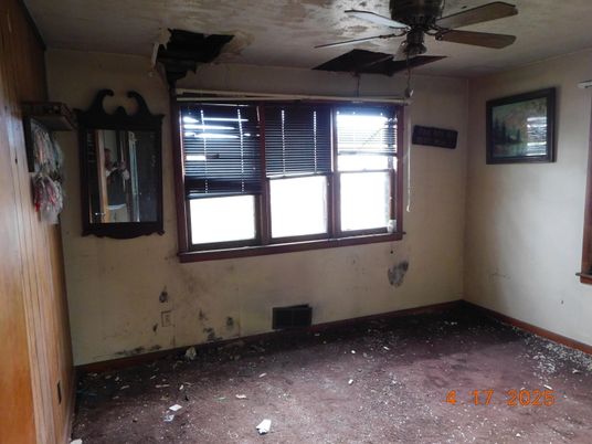 Empty room, Interior
