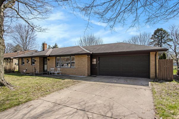 Attached, Exterior, Facade, Brick Facade, Ranch