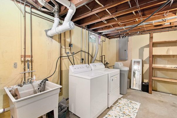 Interior, Washer, Wooden Beams