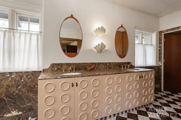 Bathroom, Dual Sink Vanities, Interior