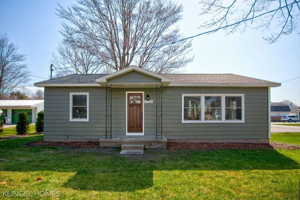 Exterior, Facade, Ranch