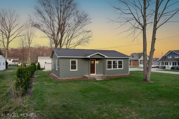 Backyard, Exterior, Facade, Cape Cod
