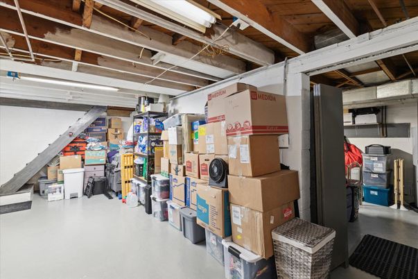 Interior, Washer, Wooden Beams