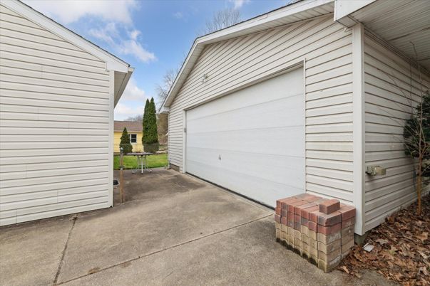 Detached Garage, Exterior