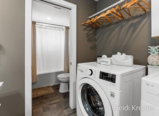 Interior, Recessed Lighting, Washer, Wood Texture Flooring