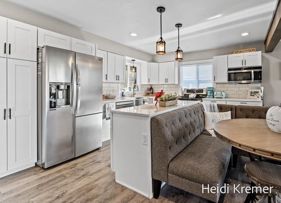 Dining room, Interior, Kitchen, Pendant Lights, Recessed Lighting, Stainless Steel Appliances, Wood Texture Flooring