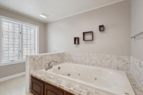 Bathroom, Interior, Recessed Lighting, Tile Countertops