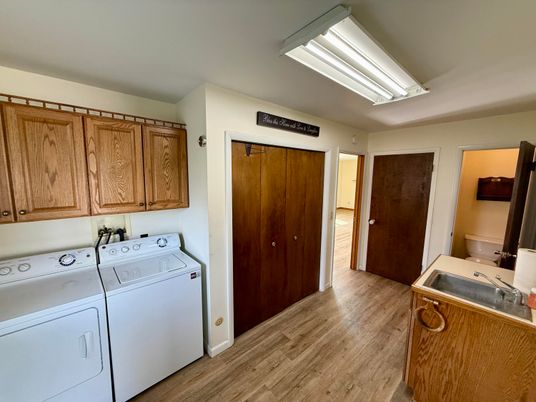Interior, Utility Closets, Washer, Wood Texture Flooring