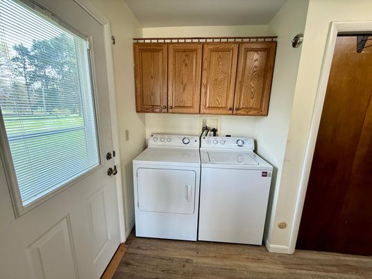 Interior, Utility Closets, Washer, Wood Texture Flooring