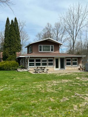 Backyard, Exterior, Facade, Split Level