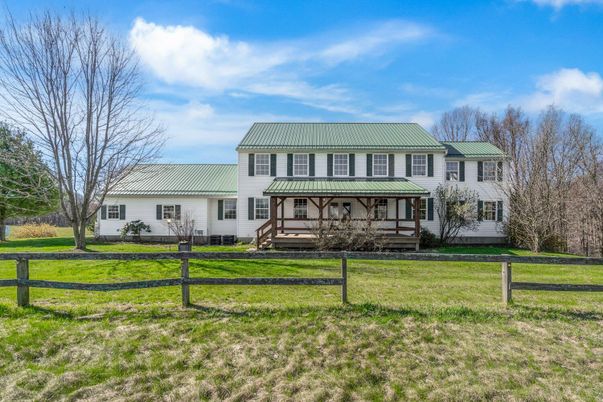 Backyard, Exterior, Facade, Farmhouse
