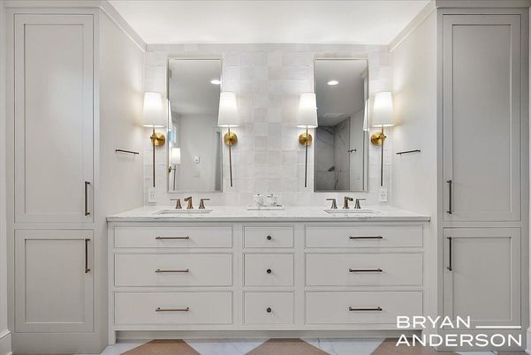 Bathroom, Dual Sink Vanities, Interior