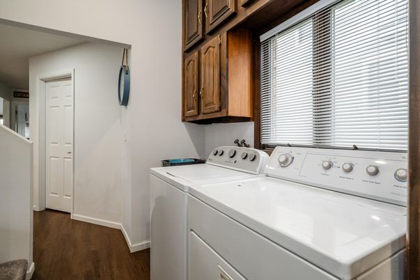 Interior, Utility Closets, Washer, Wood Texture Flooring