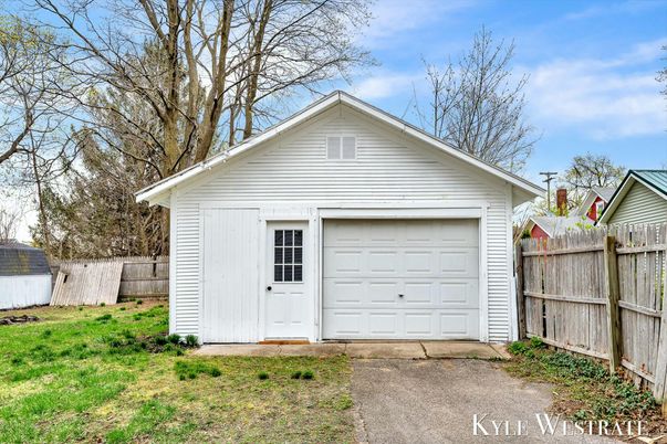 Detached Garage, Exterior
