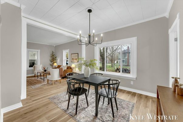 Chandelier, Dining room, Interior, Living room, Pendant Lights, Wood Texture Flooring