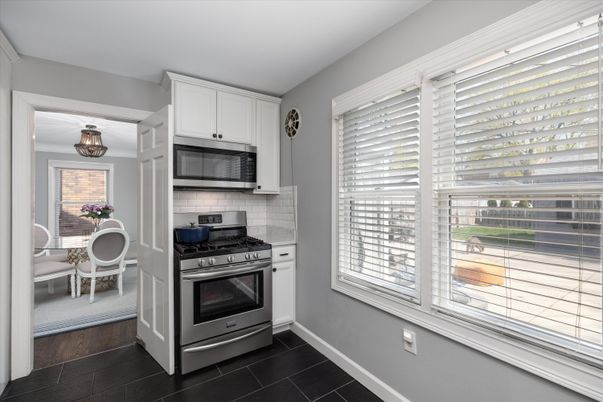 Dining room, Interior, Kitchen, Stainless Steel Appliances, Wood Texture Flooring