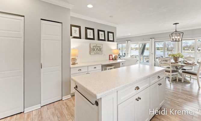 Dining room, Interior, Kitchen, Pendant Lights, Recessed Lighting, Wood Texture Flooring