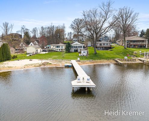Exterior, Lake