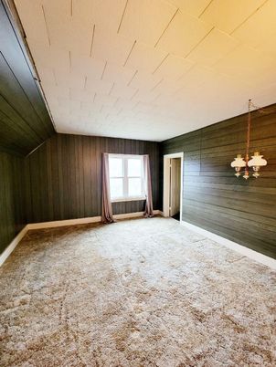 Empty room, Interior