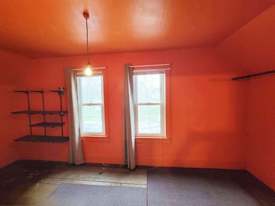 Empty room, Interior, Pendant Lights