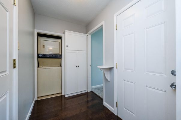 Interior, Utility Closets, Washer, Wood Texture Flooring
