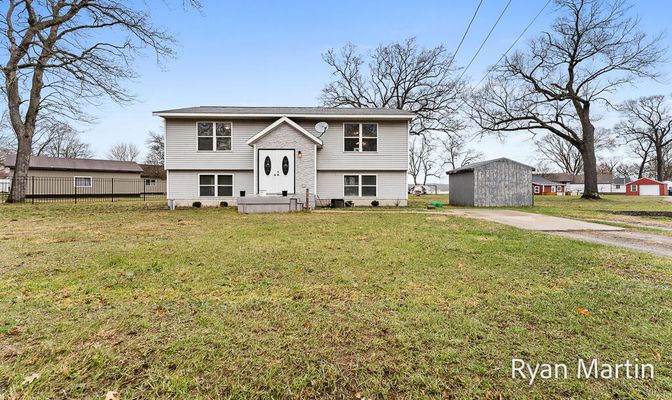 Backyard, Exterior, Facade, Raised Ranch