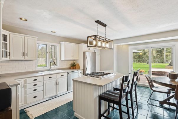 Dining room, Interior, Kitchen, Pendant Lights, Recessed Lighting, Stainless Steel Appliances