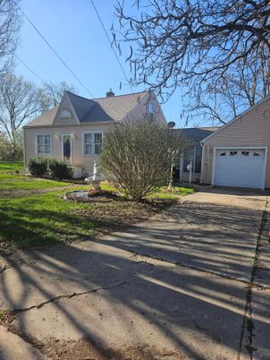 Attached, Exterior, Facade, Cape Cod