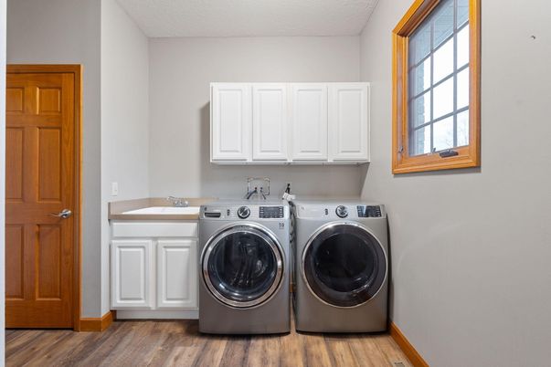 Interior, Washer, Wood Texture Flooring