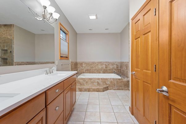 Bathroom, Dual Sink Vanities, Interior, Recessed Lighting