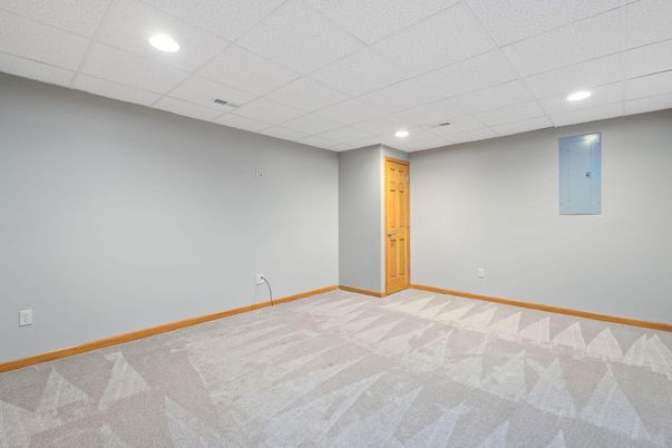 Empty room, Interior, Recessed Lighting