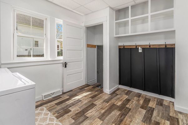 Interior, Washer, Wood Texture Flooring