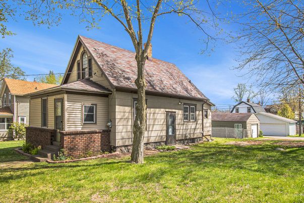 Backyard, Detached Garage, Exterior