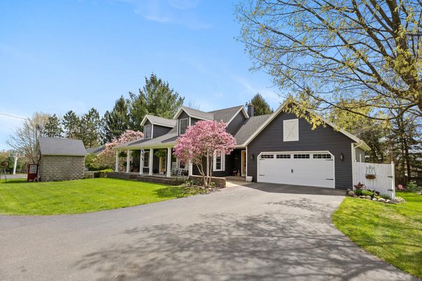 Attached, Exterior, Facade, Ranch