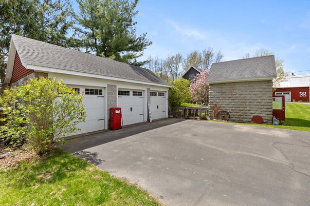 Detached Garage, Exterior