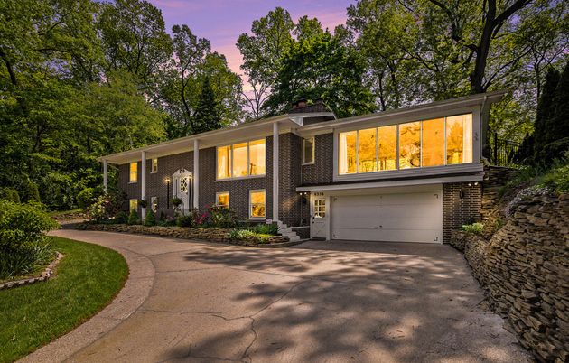Attached, Exterior, Facade, Raised Ranch