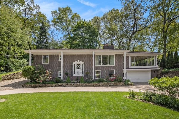 Attached, Exterior, Facade, Brick Facade, Raised Ranch