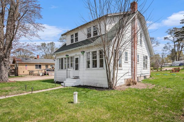 Exterior, Facade, American Foursquare