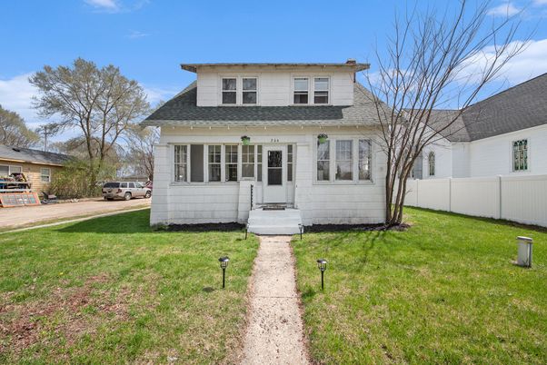 Exterior, Facade, American Foursquare