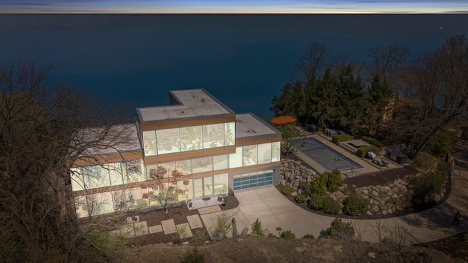 Exterior, Drone