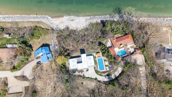 Exterior, Drone
