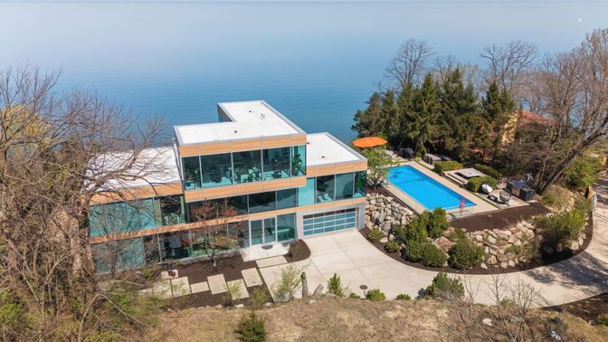 Exterior, Drone
