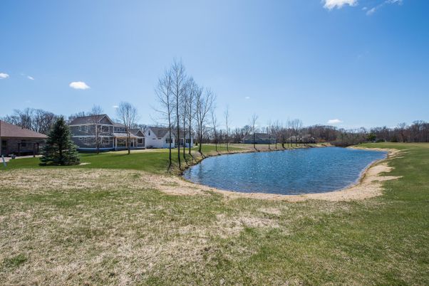 Exterior, Lake