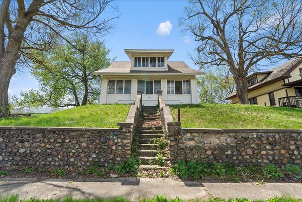 Exterior, Facade, American Foursquare